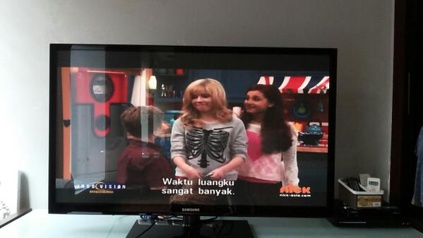 laatisyacendra's tweet photo. Watching Sam & Cat right now #TextingCompetition @ArianaGrande @jennettemccurdy http://t.co/fmiDLe5uaj