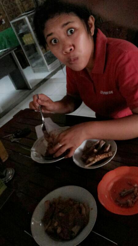 steak_omji's tweet photo. @GudegCeker_SR nyomnyom  ama @meriDAMN  #cekersedepraos http://t.co/UDSFlaXPnJ