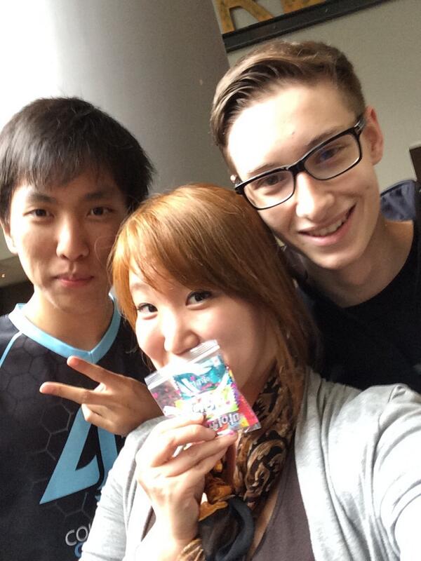 Susie Kim on Twitter "Bribing cute boys with candy. CLGDoublelift