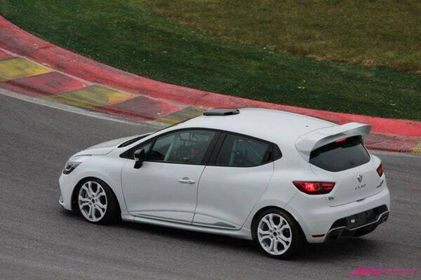 25 Mayo 2014  Cheste. Test clio cup desde 900 € media jornada. Dia completo 1600 € .