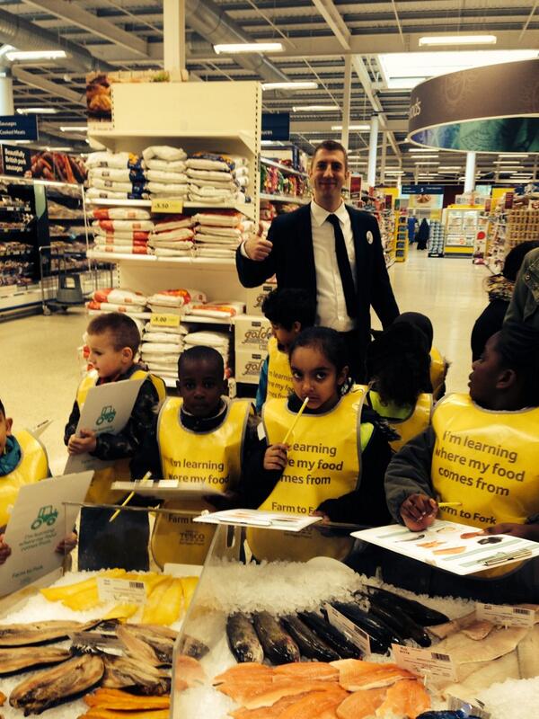 <a href="/SteveLowe97/">Steve Lowe</a> having more fun than the kids #farmtofork <a href="/SpringhillTesco/">Springhill Brum 6227</a> @24SSSTesco