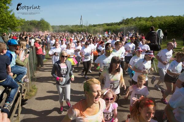 GarethAtWork's tweet photo. Two pages of pics in tomorrow's @rotherhamtiser from @BluebellWoodCH's Colour Dash at @rothervalley. http://t.co/1TT42S5vvz