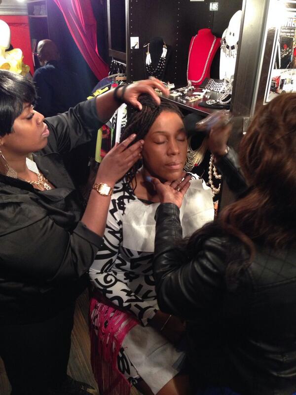 AlexDenisTV's tweet image. Giving a deserving mom of 4 a #MothersDay makeover with @shopcelebrities mobile bus coming up on @CBS2ThisMorning!