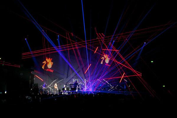 soundlite's tweet photo. Tutte le foto del concerto di @Giorgia  a Rimini a questo link:  https://t.co/p0ibpsWR8k

#senzapauratour http://t.co/6LE8yi6QvP