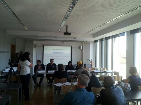 Anchiball's tweet photo. Zacel se je javni posvet za strpno volilno kampanjo brez diskriminacije #EnakostEP2014 http://t.co/aLfdBhoZGd