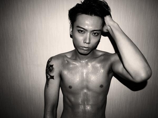 SASUKE from EverZOneのアー写の撮影完了。 実際使われる物は全く別物