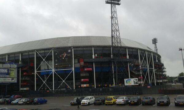 PatrickvUffelen's tweet image. Bij de (bad)Kuip. Straks een rondleiding #chaosweek #school #feyenoord