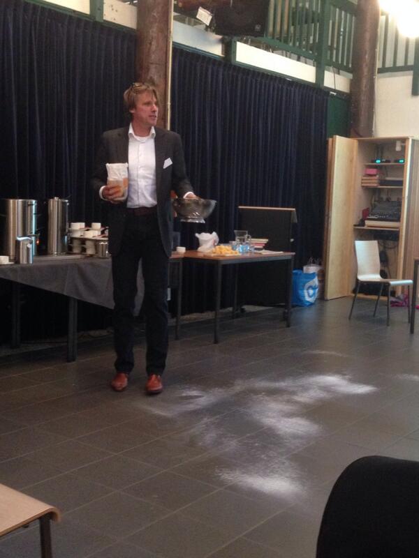 <a href="/corottens/">cor ottens</a> vindt alle communicatie miscommunicatie en legt dit origineel uit! @NDvdC14 #NDvdC14