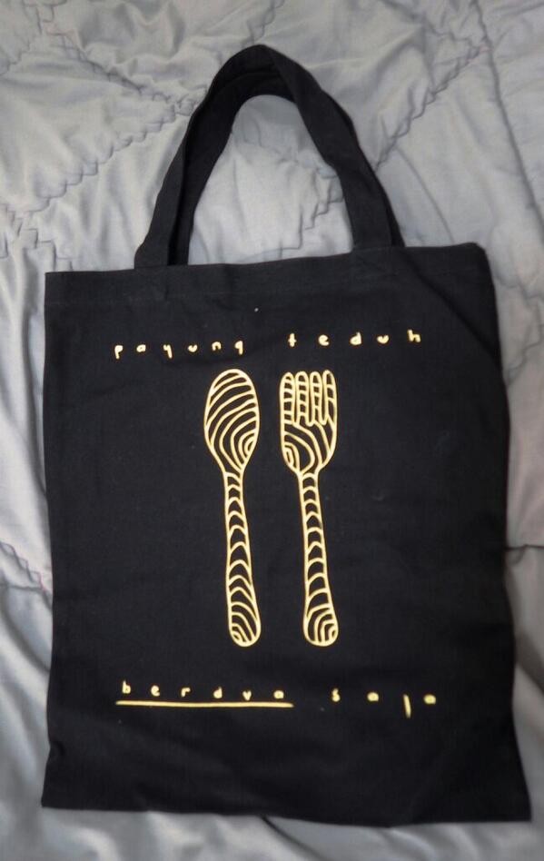 Totebag berdua saja sudah restock! Kode barang BS03 , harga 70.000 :)