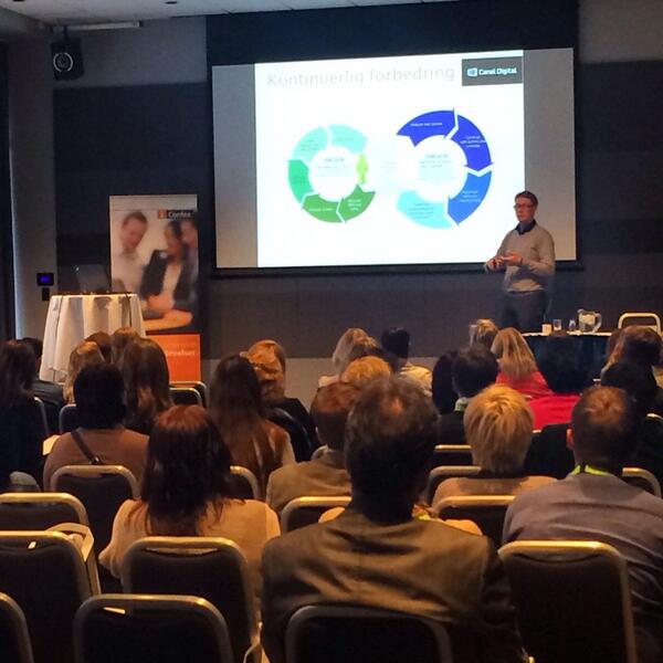 ConfexNorge's tweet photo. "Hver kunde teller!" Vinner av kundeserviceprisen 2013 - @CanalDigital deler gode tips! #CCD14 @vonzerni http://t.co/lJaQM93niJ