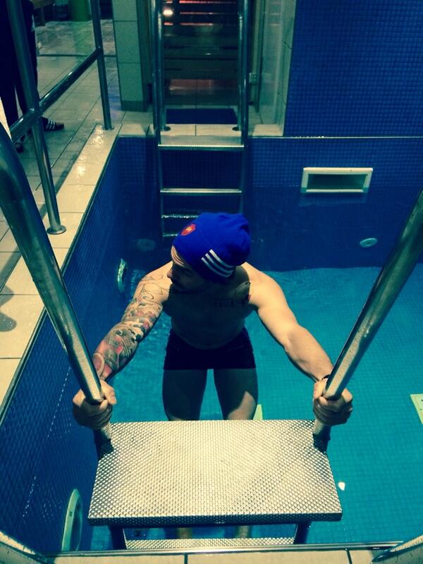 #France7 Après l'entraînement, récupération chaud/froid pour les Bleus et @terrybouhraoua #soutiensle7 #london7s