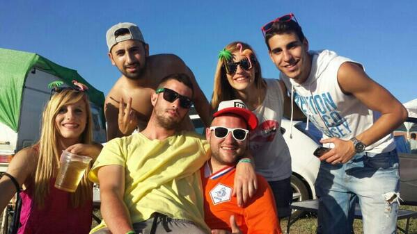 OskiMA_'s tweet photo. Los mejores! #VinaRock2014 @Gabri1Saiz @JulianElbar @Raulcsn http://t.co/qxVM0DulFU