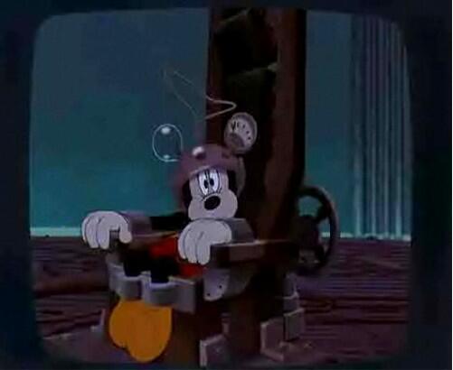 ミッキーが語る 恐怖のディズニーbot 映画1995年公開 ミッキーのアルバイトは危機一髪 映画の一部のシーンだよ このシーンは何とミッキーが アルバイトをしている所なんだ だけど いったい何のアルバイトだろう Http T Co Azwngwymyi