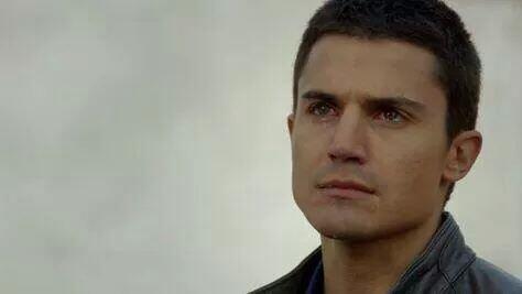 AcuarteroG's tweet photo. Momentazo ultimo capítulo de El Principe cmo transmiten @alexgonzalezact  y @HibaAbouk increible no me canso de verlo http://t.co/GNdLa2kLWO