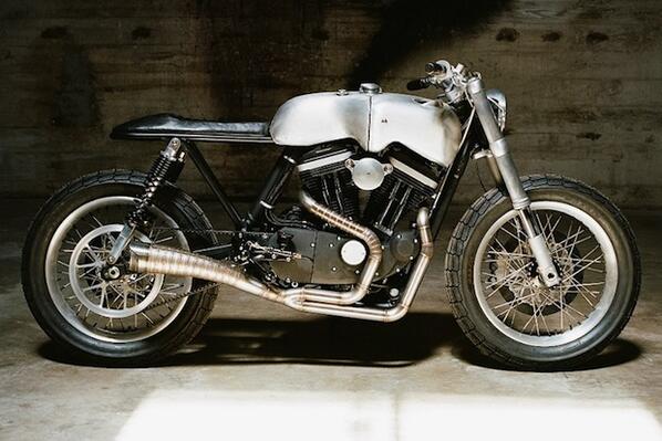 stupidDOPE's tweet photo. Peep: @RevivalCycles Hardley HD883 | First Look http://t.co/6IMiMwzYRa #stupidDOPE #Rides #HD883 http://t.co/FYPZDaFHgH