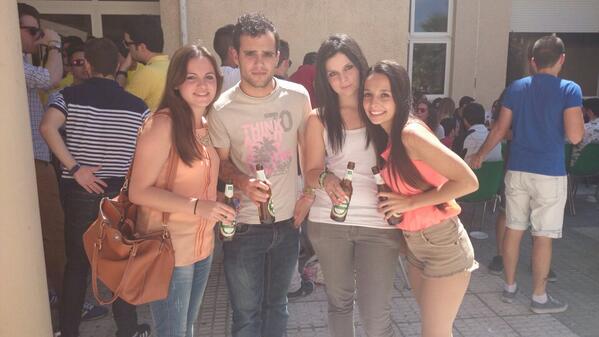 CoralTena's tweet photo. @joseanrcr, @NoeliaSojo @modenes93 @LuzBelenMoreno feria de la tapa 2014. http://t.co/uem2qJdgZR