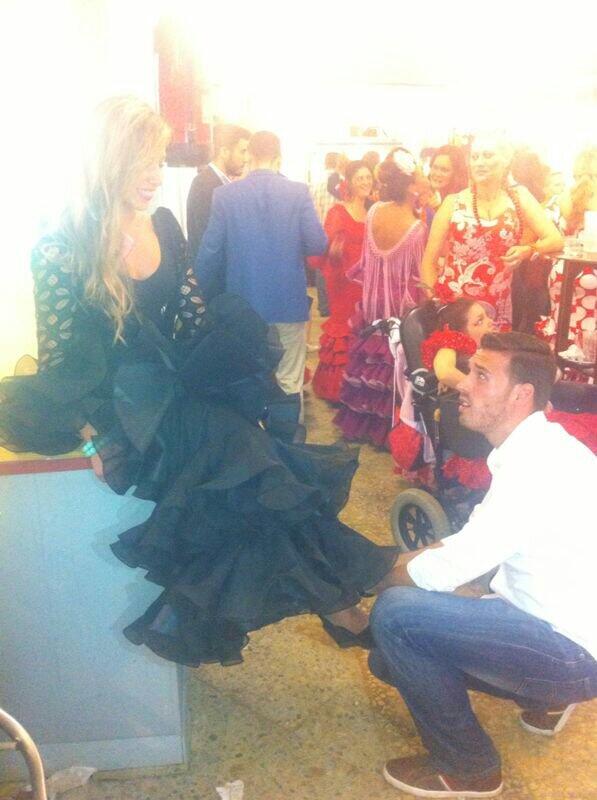 diana_mt0's tweet photo. Jajajaj!!  @lewislus preciosa foto!! http://t.co/vrsla2hfo6