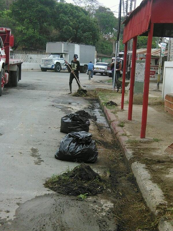 TovarJenifer's tweet photo. Limpieza avenidad principal de San Joaquín calle lazo Martí http://t.co/ahHz3fkmJ4