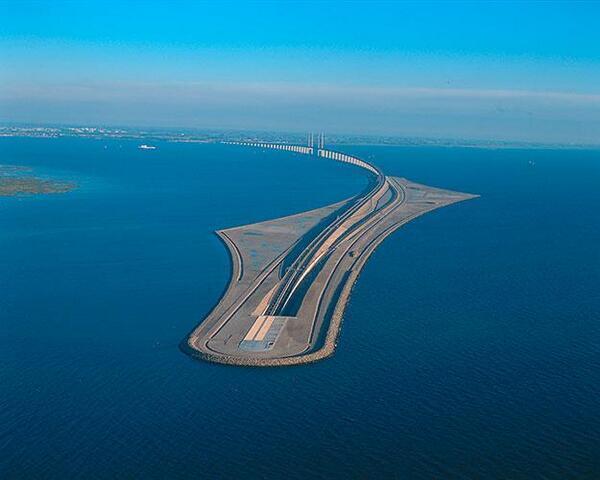 _Paisajes_'s tweet photo. Puente bajo el agua que une a Suecia y Dinamarca. http://t.co/dHDhtcSFxz
