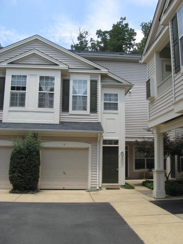 HannahMoves's tweet photo. 2.5 Miles to @RestonTwnCenter Great Rental Opportunity! 2 Bed 2 Bath 1305 Windleaf - only $1,700 #Reston #Virginia http://t.co/uqoACn4ZTA