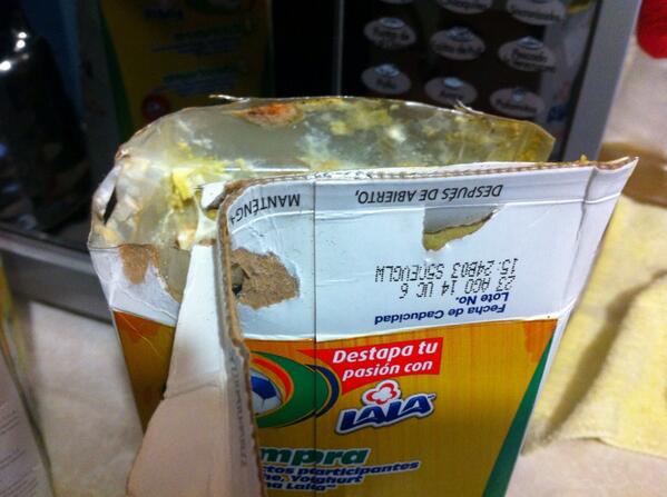 zaira_ochoa's tweet photo. No puede ser posible,hoy al abrirla vean lo q me aparece,q asco!kien atiende??@SomosLALA @PROFECODGO @Profeco http://t.co/ley7BbEU5f