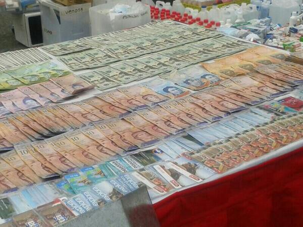 M4NdR4K3ElM4G0's tweet image. Quien le manda este dinero a los terroristas que están haciendo camping en #Venezuela? #tropa #PRENSACICPC @rhm1947