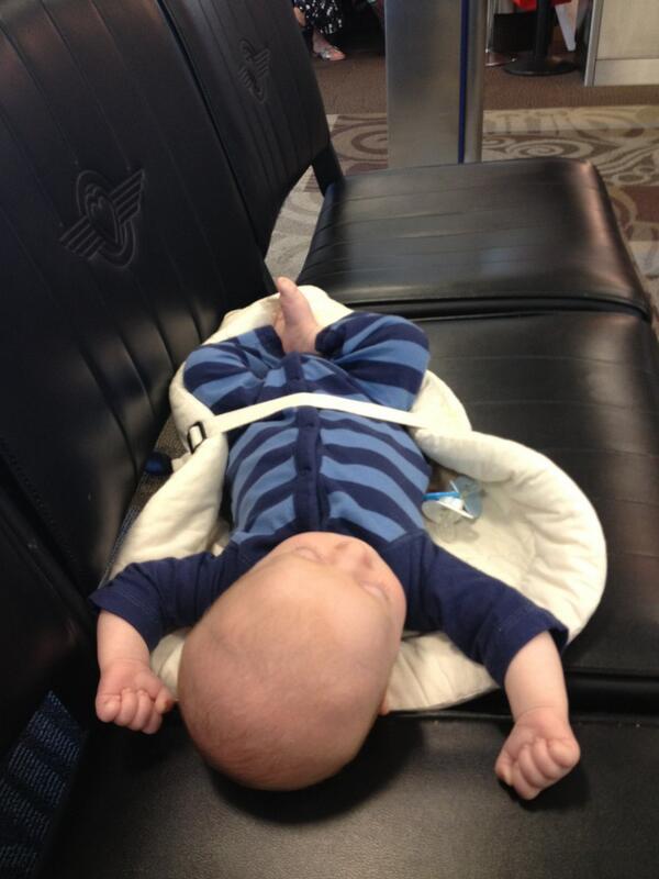 joanna0johnson's tweet photo. Successful first flight @SouthwestAir for this guy and his twin brother. http://t.co/XW6UKwkDHW
