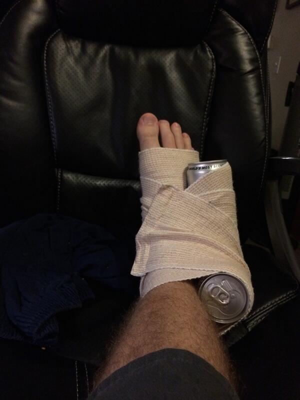 totalfratmove's tweet photo. First aid. #TFM http://t.co/Gx6n0DnhkF