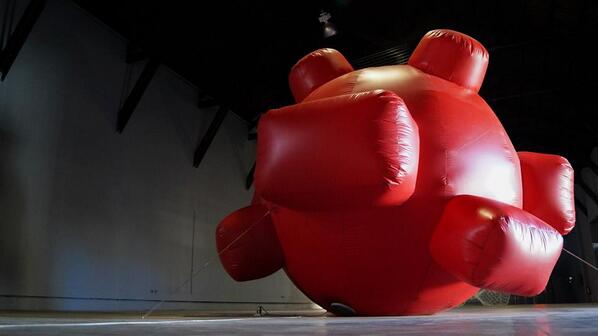 ARTESVM100's tweet photo. Artista Camila Ramírez nos presenta su obra ALZADA Y CAÍDA en la exposición de escultura contemporánea "COLOSOS" http://t.co/d57DGzFCCz