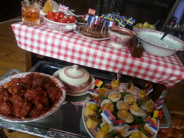 De festivaldis is weer gedekt. Tast toe. Het wachten is op de cheesecake. #Eurovision #songfestival #EurovisionParty