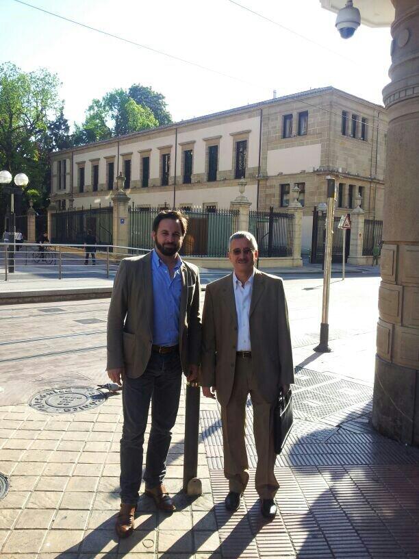 Santiago Abascal On Twitter Con Jose Antonio Ortega Lara En Vitoria Frente Y Contra El Parlamento Vasco Vox Fueraautonomias Http T Co Hiugfbzisf