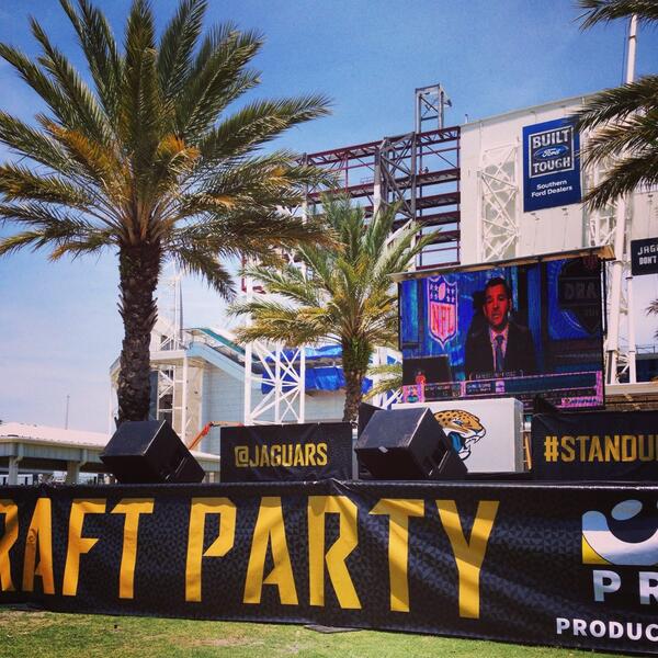 JagsGameDay's tweet photo. Stage set, screens are up, food trucks arriving, beers on ice. Ready to get this event going. #jaguars #jaxdraft14 http://t.co/pdrtZMwlQf