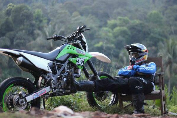 #RideAllDay #pimpstarlife  #Supermoto #weekendwarrior #weekendeveryday <a href="/Pimpstarlife/">Pimpstarlife</a>