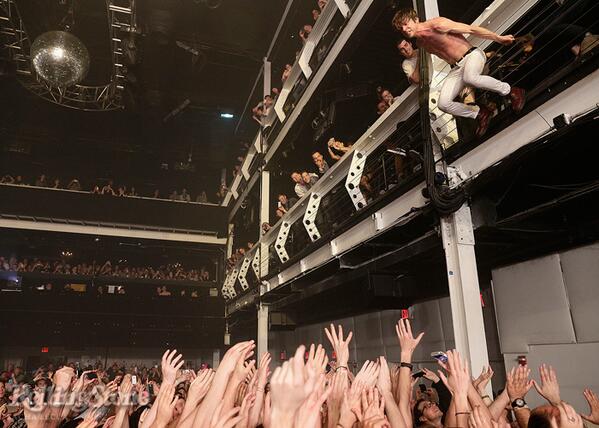 RollingStone's tweet photo. See Cage the Elephant singer Matt Shultz's insane stage dive and more exclusive pics: http://t.co/s6RQDlFIXB http://t.co/HuXebGctM0