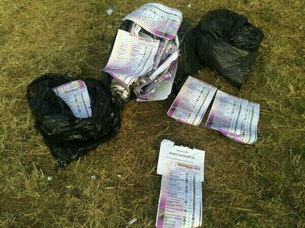 hereisjono's tweet photo. @IECSouthAfrica Free and fair? http://t.co/g5kcE4AlRD