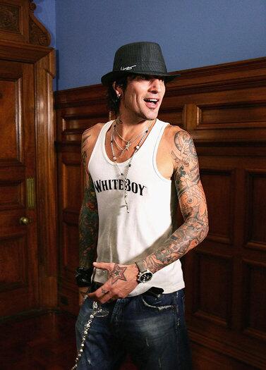 chicagotribune's tweet image. Tommy Lee to play drums on new Smashing Pumpkins album trib.in/1m2AUvC