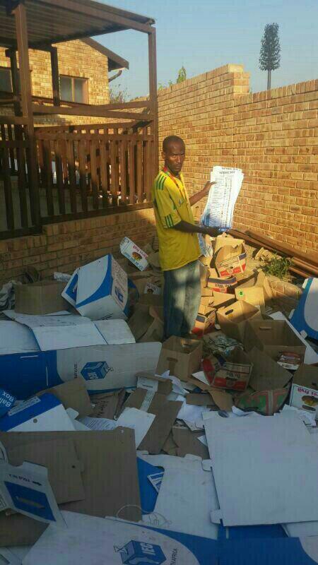 nealcol's tweet photo. Apparently it's normal for @IECSouthAfrica to store #BALLOTZ in bags and dump them in silly places. I give up. http://t.co/XWrdDCJAsq
