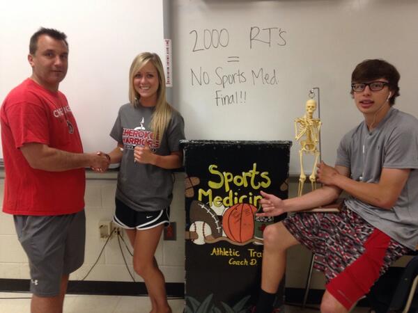 Britt_Sutton's tweet photo. EVERYONE RT HELP US OUT😏🙏 #nofinal http://t.co/CnAtkJA8Ak
