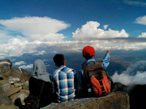 PalasmaVolcano's tweet photo. Biutipul Piuh Puncak Arjuno 4 Mei kemaren neeeehh ^-^ http://t.co/OITUaN29Fc