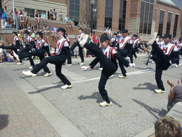 HollandSentinel's tweet photo. Here's the band the people want to see. Holland HS does a dance in the #volksparade. #tuliptime #tuliptime2014 http://t.co/LL1j1yyZ36