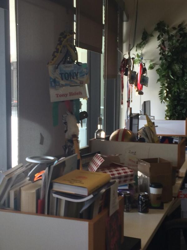 Shrtwv's tweet photo. Hanging out at @zappos @tonyhsieh #zappostour http://t.co/vtTO6fuzOM