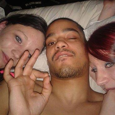 молодые для взрослых женщин. девушки продаются за деньги. продал жену. застукали школьников. селфи втроем.