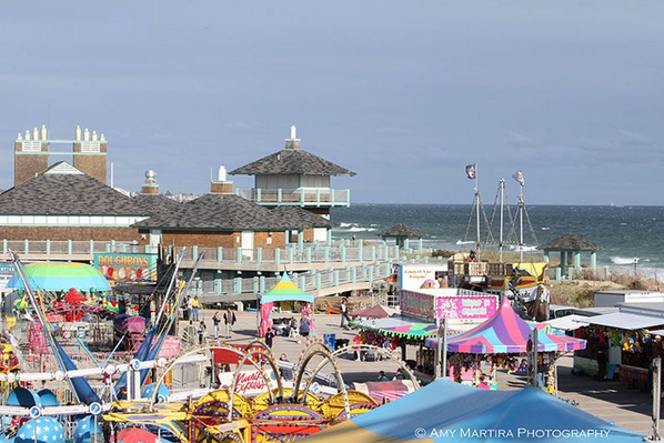 TheBayMag's tweet photo. @Misquam we're ready to party! #Springfest2014 #misquamicut http://t.co/xrTwlbM1t7 http://t.co/42YL3pq6x7