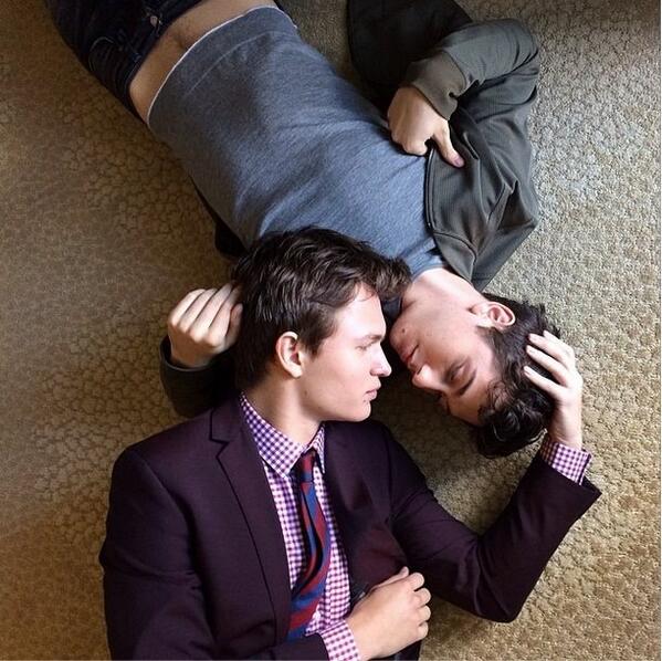 crzyxbooks's tweet photo. Que romantico <3
@AnselElgort @RealNatWolff http://t.co/o5FBcWPtXQ