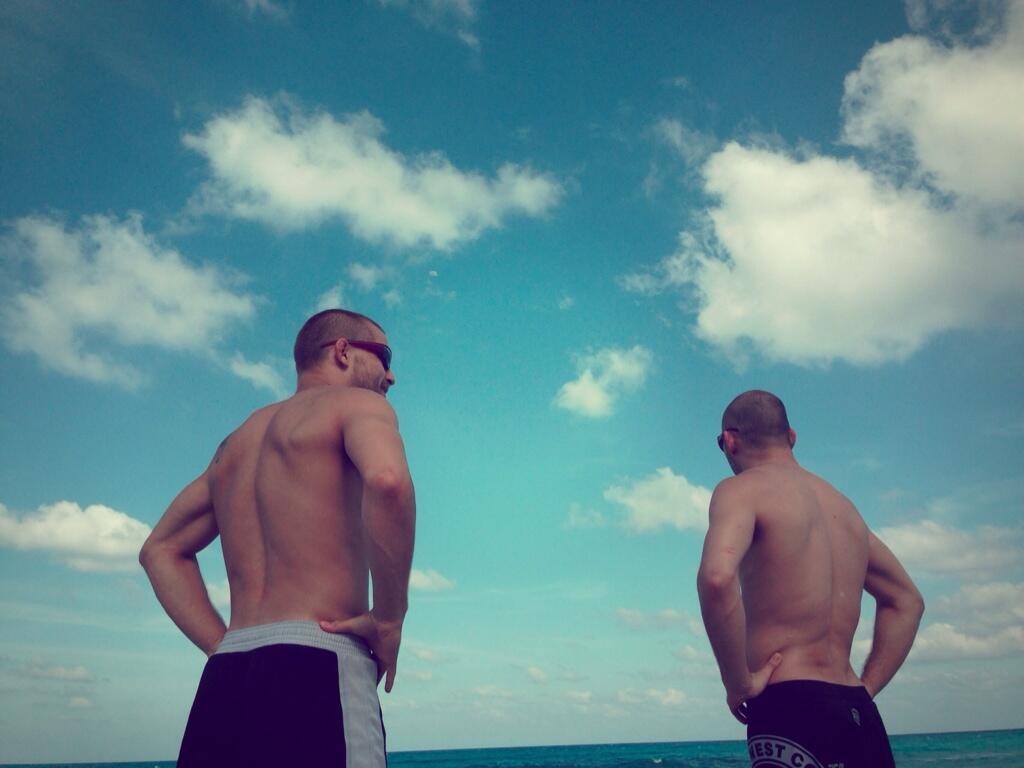 BnJ4BLqCEAACczv.jpg:large