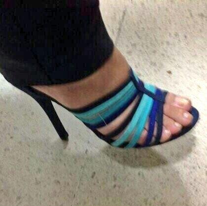piesfamosaspty's tweet photo. Fabulosos tacones luce mi amiga @ambar_mia los colores fascinan sus pies al natural bellisimos divinos http://t.co/TCypzORvoe