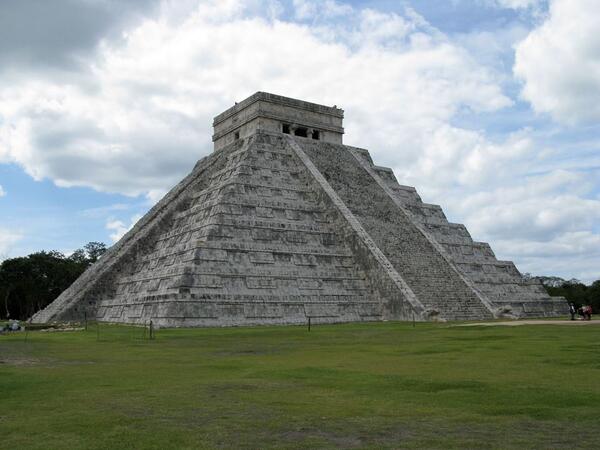 Una hermosa vista de Chichén Itzá.¡Ven a visitar esta maravilla! ☼ ~
A beautiful view from Chichen Itza.#RivieraMaya
