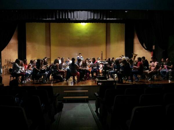 blacknote69's tweet photo. Gran assaig amb l'Agrupació Musical Carròs de la Font d'En Carròs.Demà a les 20h concert a la Casa la Cultura.#cabuts http://t.co/siovszKQce