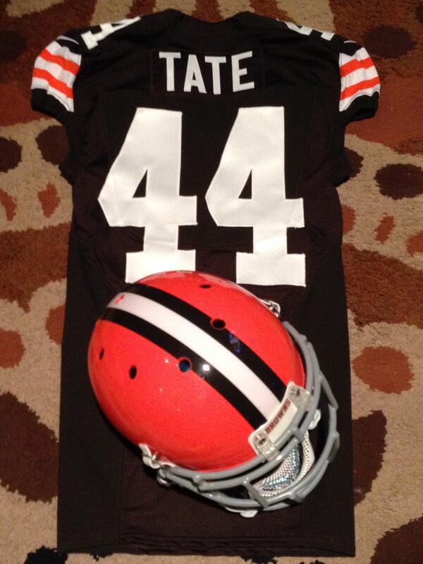 Haley_DeFi's tweet image. RT this by 12am and u might win my signed jersey @fedex #onerate #whatwouldyouship #ad Rules: fedexwwys4.dja.com