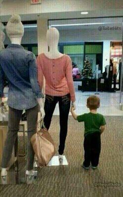 TuiterHits's tweet photo. —¡Mamá, mamá, en la escuela dicen que soy muy distraído!
— http://t.co/FHODoVvSe3